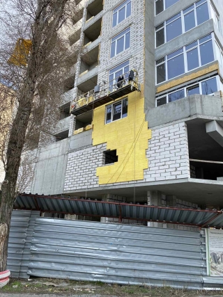 ЖК "Вектор": возобновились работы по утеплению и наружной отделке здания